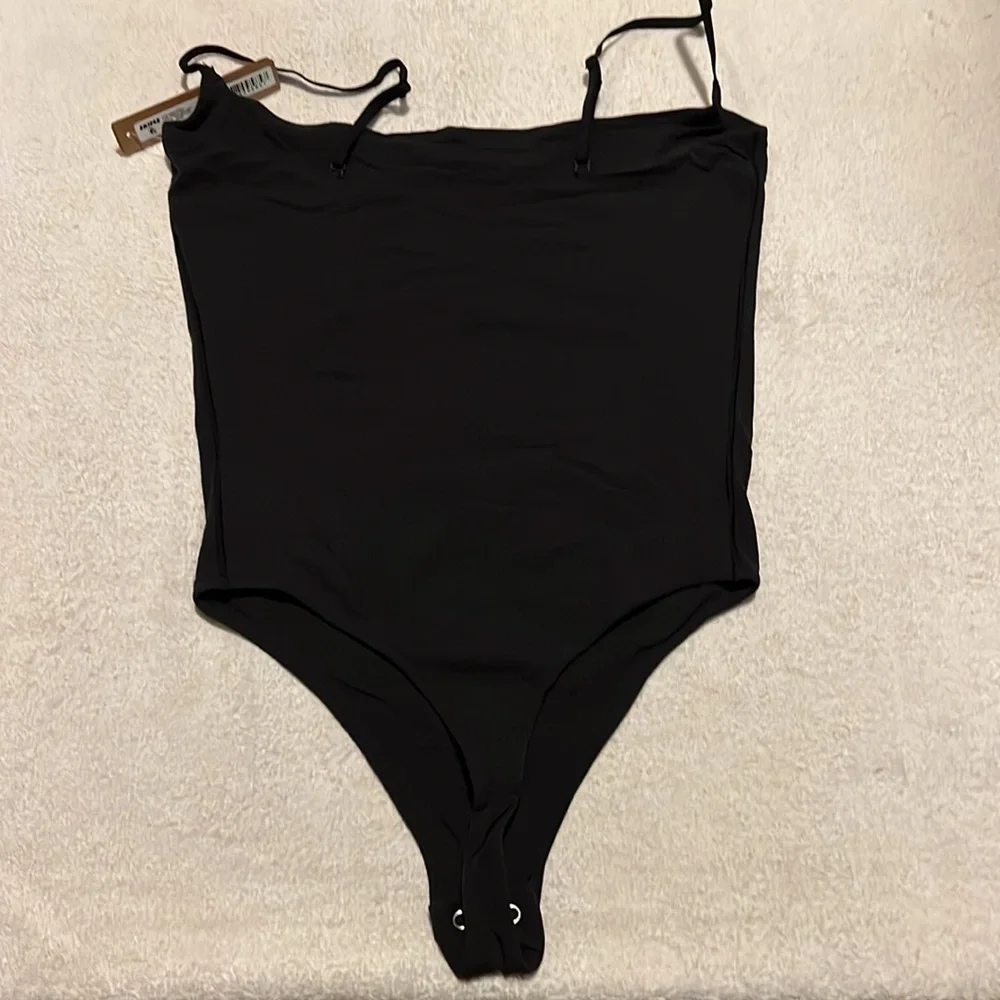 SKIMS FITS EVERYBODY CAMI BODYSUIT - Picture 2 of 3